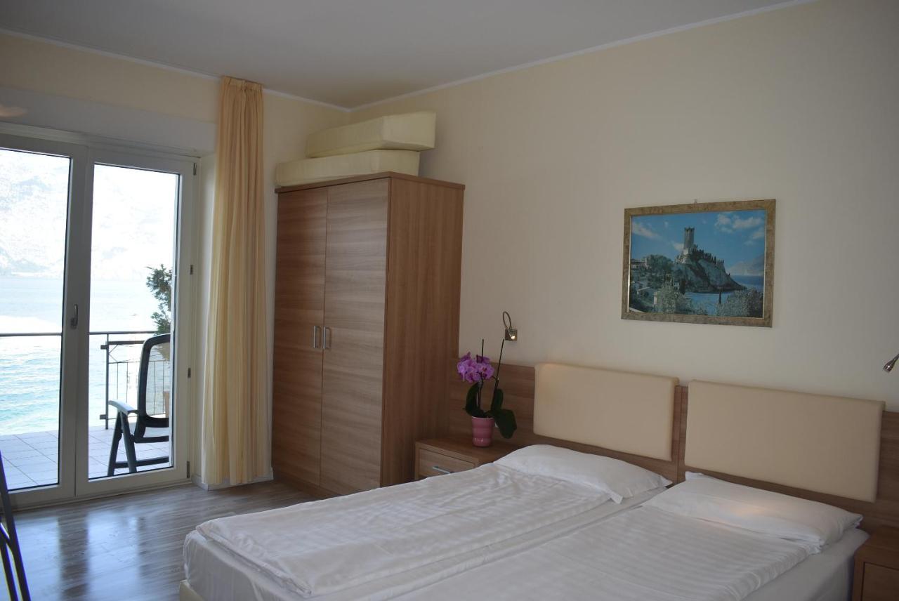 Hotel Garni Vela D'Oro Бренцоне сул Гарда Екстериор снимка