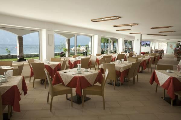Hotel Garni Vela D'Oro Бренцоне сул Гарда Екстериор снимка