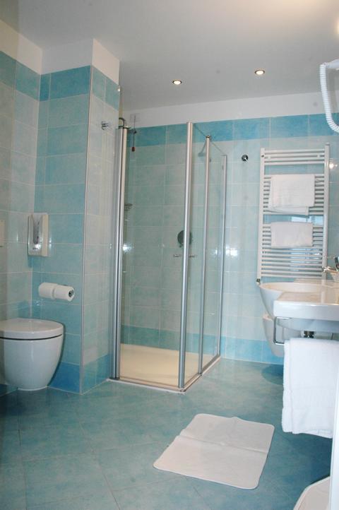 Hotel Garni Vela D'Oro Бренцоне сул Гарда Екстериор снимка