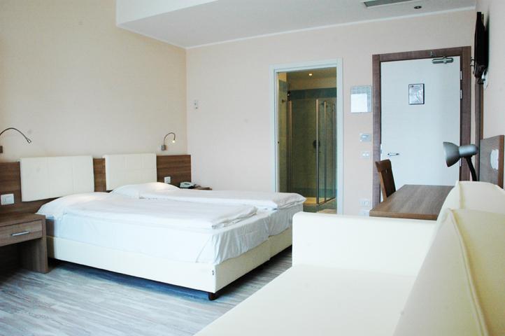 Hotel Garni Vela D'Oro Бренцоне сул Гарда Екстериор снимка