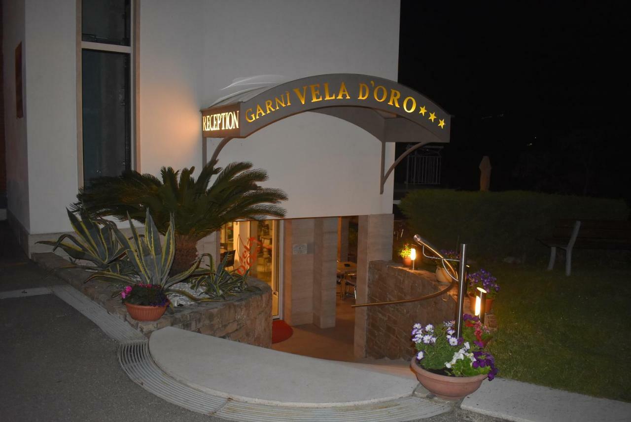 Hotel Garni Vela D'Oro Бренцоне сул Гарда Екстериор снимка